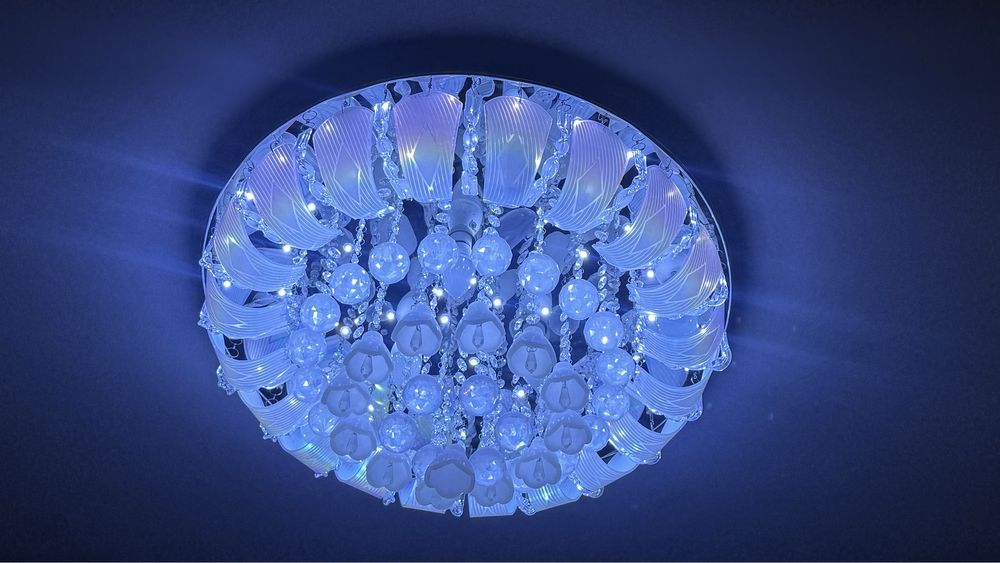 Продам люстру недорого