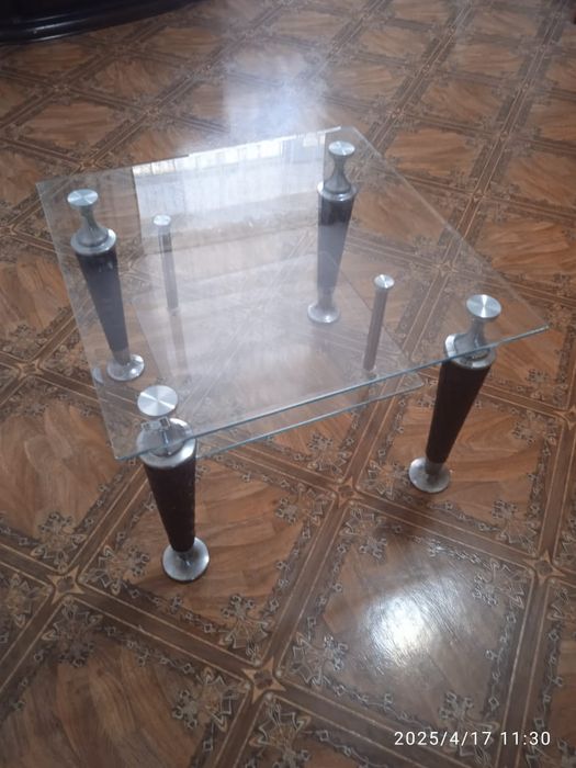 Продается стол стеклянный