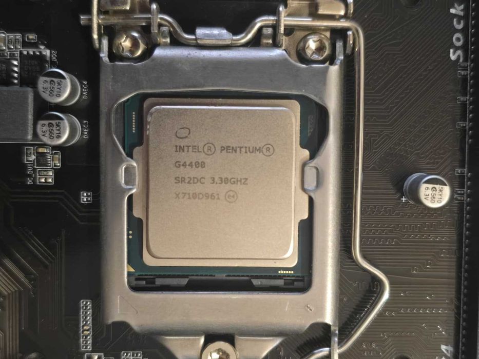 Placă de bază Gigabyte GA-H110M-S2 (Socket 1151, DDR4) + Procesor Intel Pentium G4400 3.30GHz