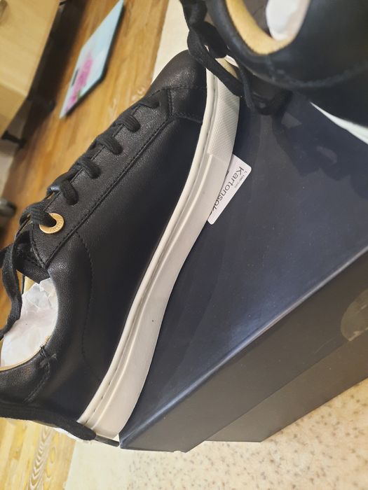 Продам сникерсы joop