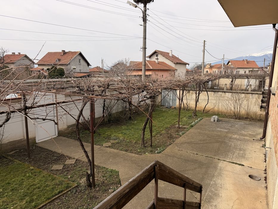 Тухлена къща с гараж в с. Шейново