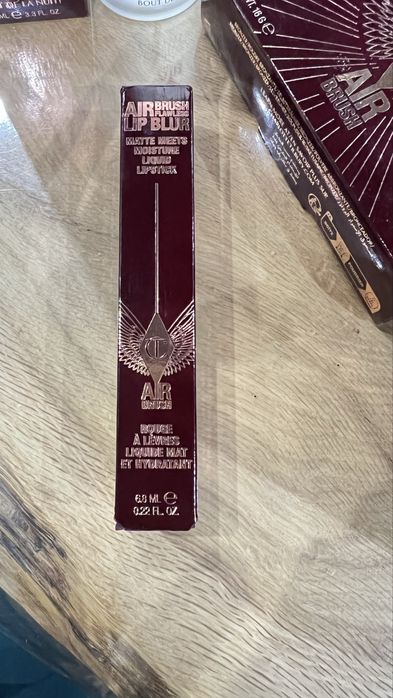 Течно матово червило Charlotte Tilbury цвят Pillow Talk blur