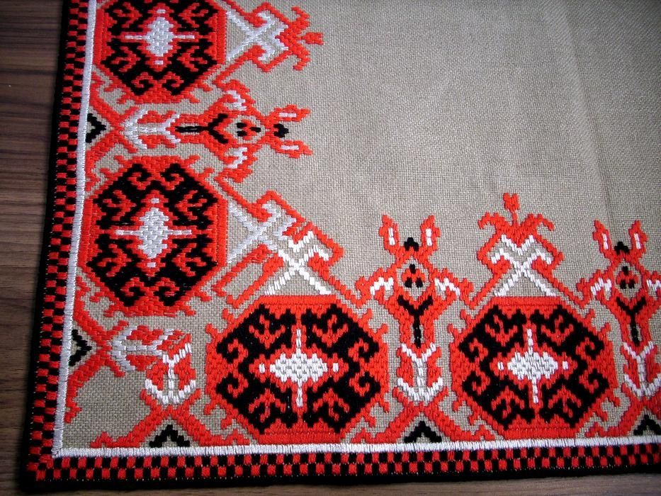 Каре българска шевица ръчна бродерия везба