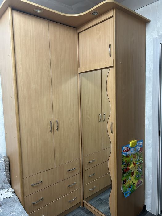 Продам угловой шкаф
