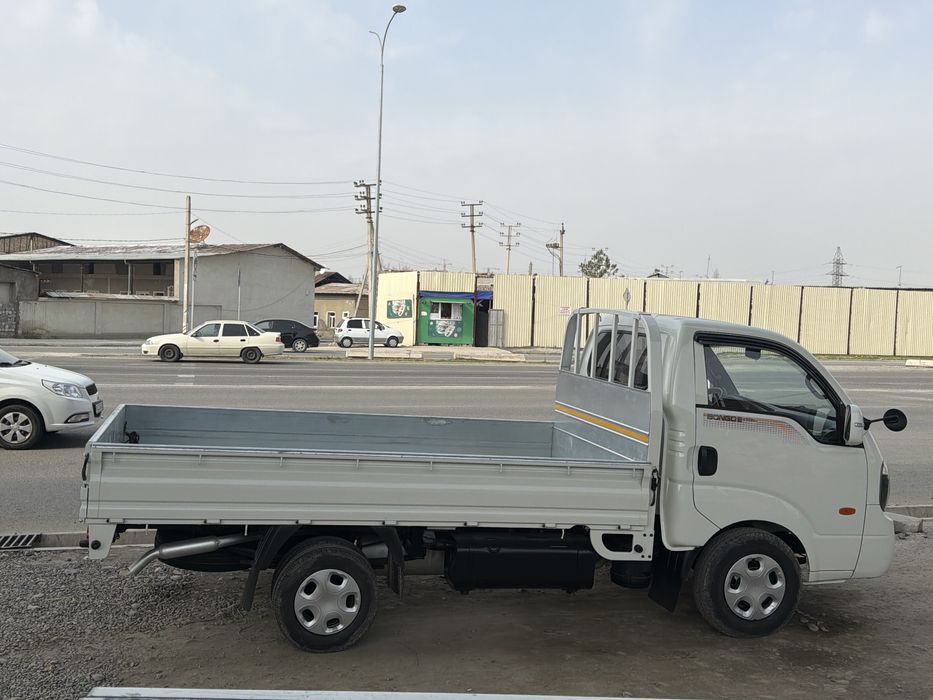 Kia bongo sotiladi 2013 yil