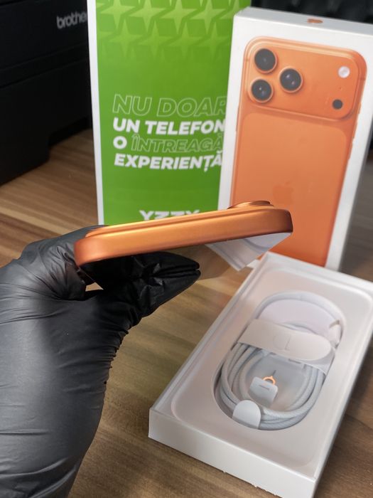 iPhone 17 Pro Max • 256 GB • Cosmic Orange