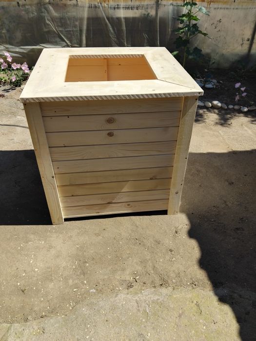 Кашпи , саксии от дърво.