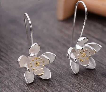 Стилни сребърни обеци