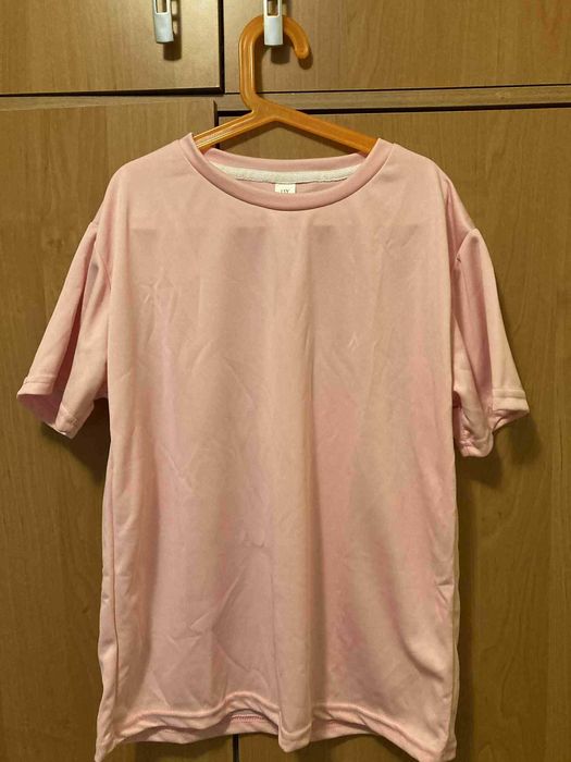 Чисто нова розова тениска унисекс