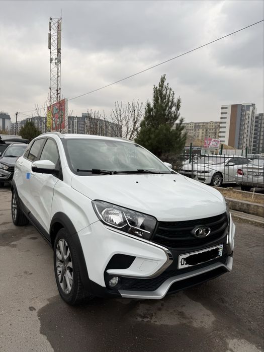 Lada Xray Cross