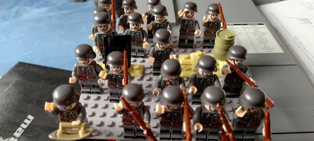 24 фигурки на немски войници lego