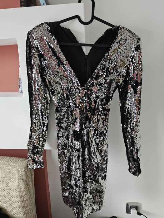Ефектна рокля с пайети Bershka