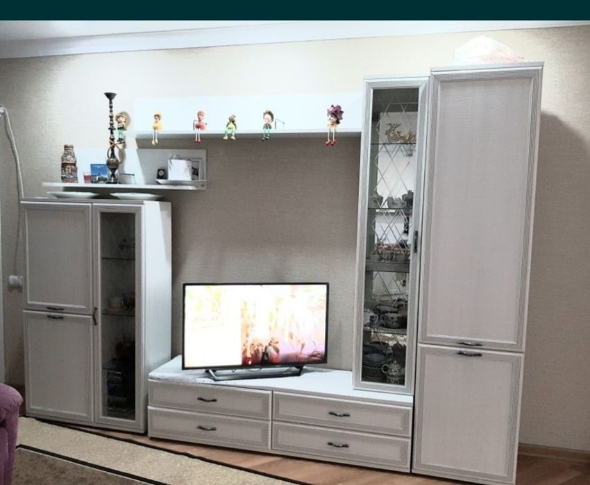 Срочно продам стенку белую