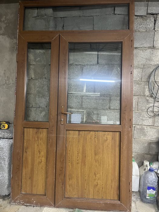 Дверь пластиковая двухстворчатая