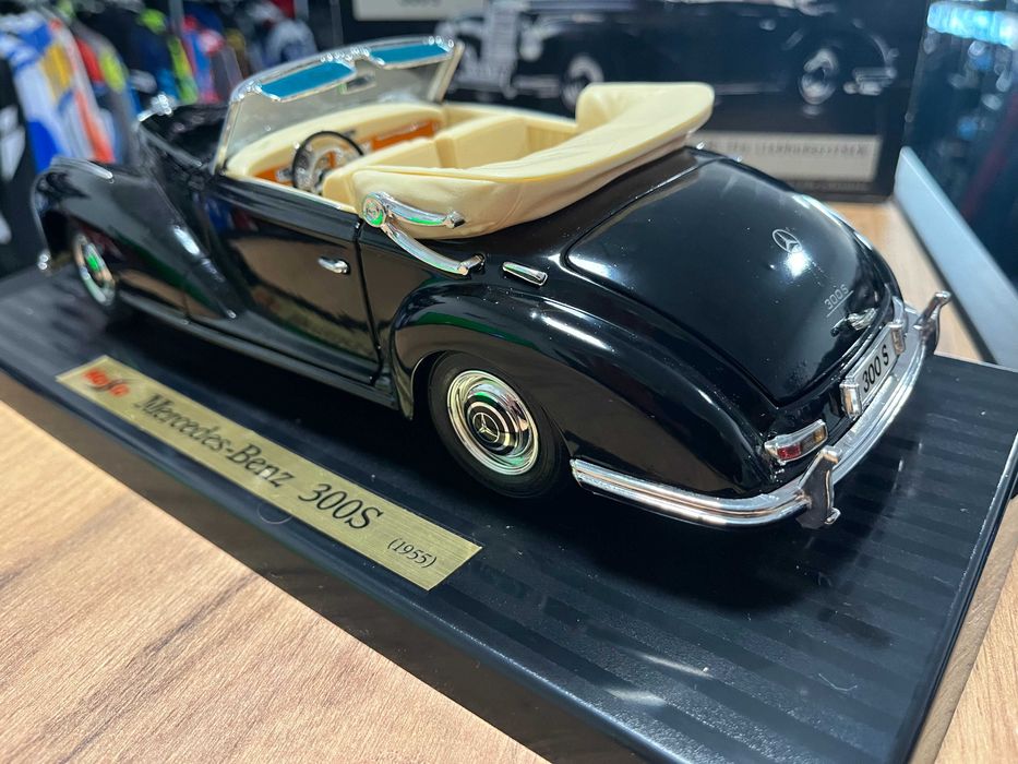 Метален  колекционерски модел MERCEDES-BENZ 300C 1955 г. 1:18 мащаб