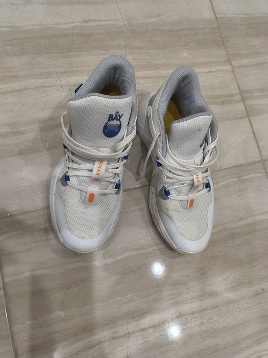 Баскетболни обувки