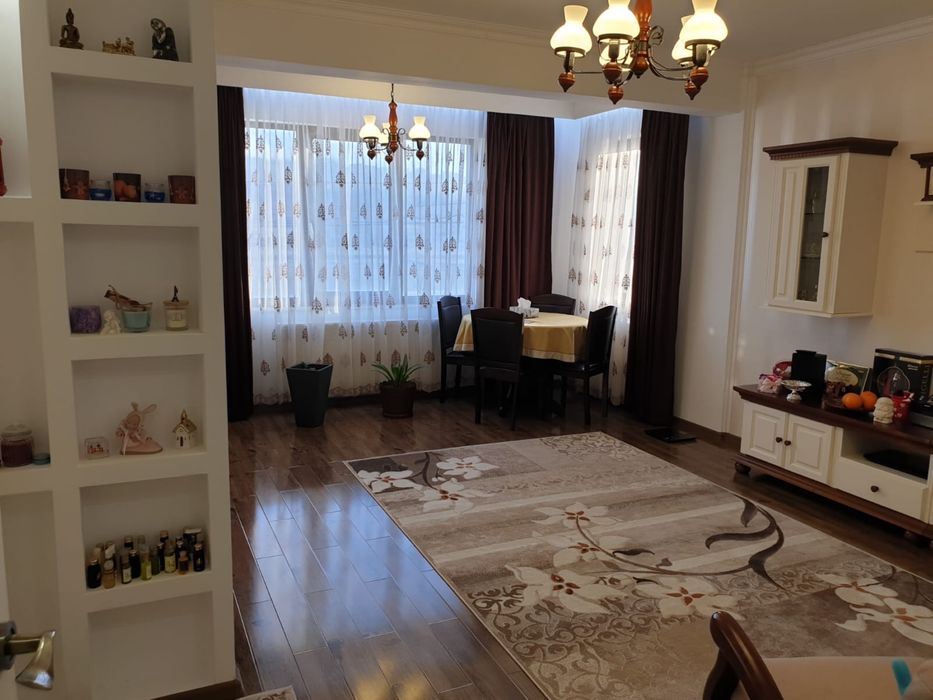 Apartamemt 3 camere vedere la lac 70 metri
