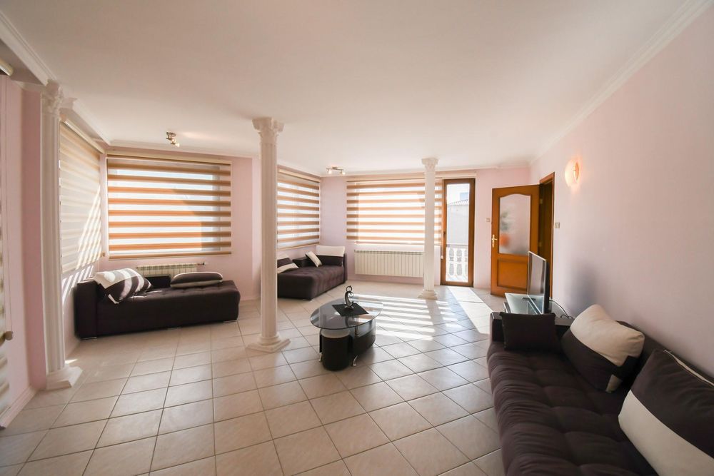 Дава се под наем Етаж от къща в София, Надежда 4 - 150 кв.м за 1196.97 € - Снимка #1