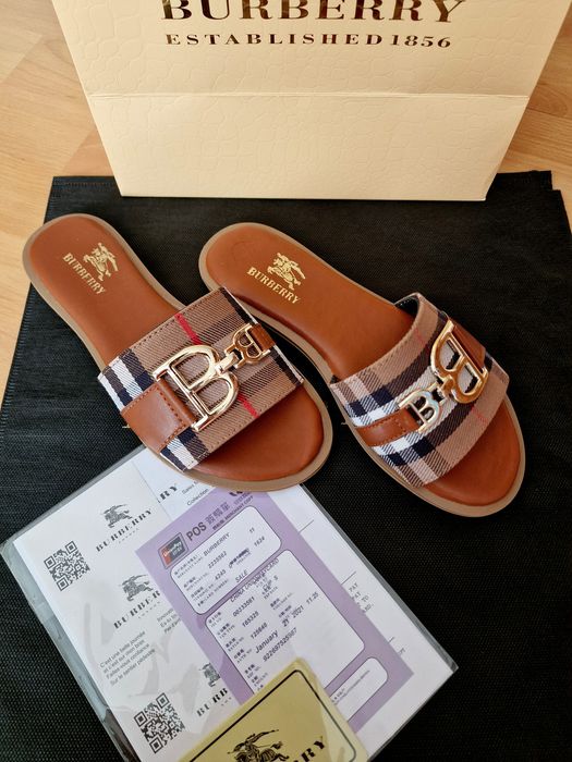 Papuci Burbbery super model, logo metalic auriu, diverse mărimi, Italia
