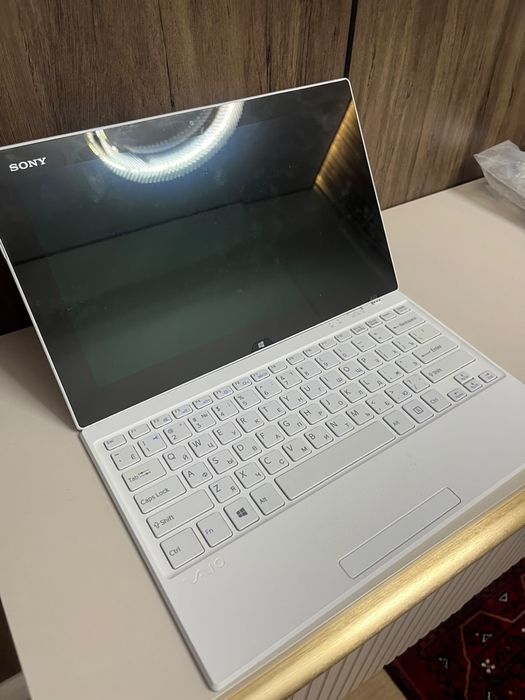 Продам планшет Sony с клавиатурой