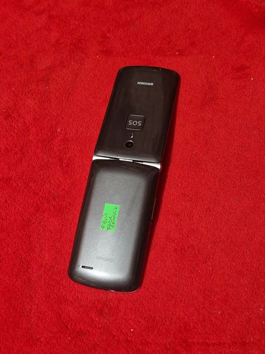 Telefon cu clapeta perfect funcțional