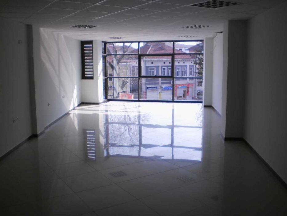 Дава се под наем Офис в Плевен, Идеален център - 65 кв.м за 366.69 € - Снимка #2