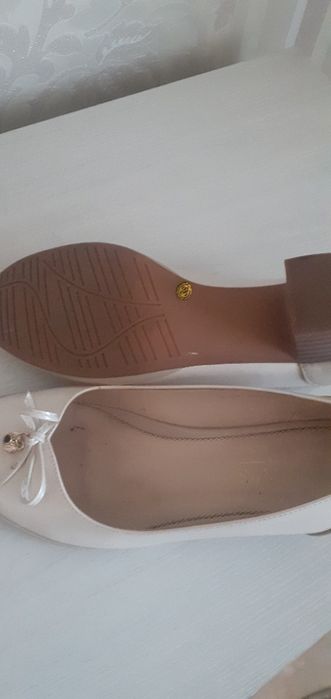 Продам  женские туфли