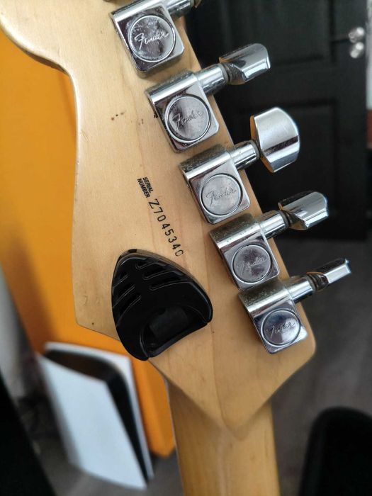 Vând chitara electrica Fender American STRATOCASTER 2000-2008