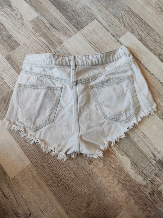 Къси панталони по 8€