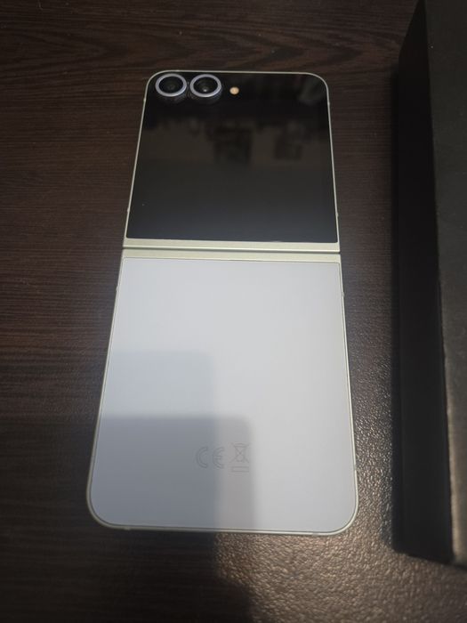 Продавам   Samsung Z Flip 6