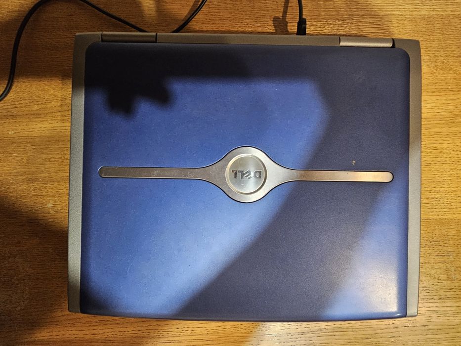 Продам старенький ноутбук