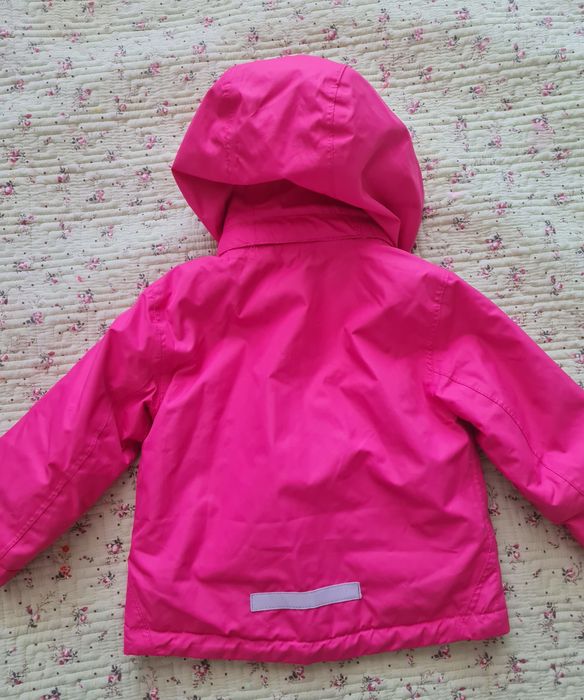 Продам лёгкую курточку на девочку