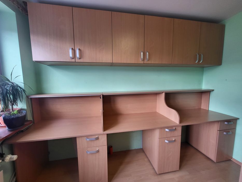 Бюро за трима с надстройка. Обзавеждане, мебели, детска стая.