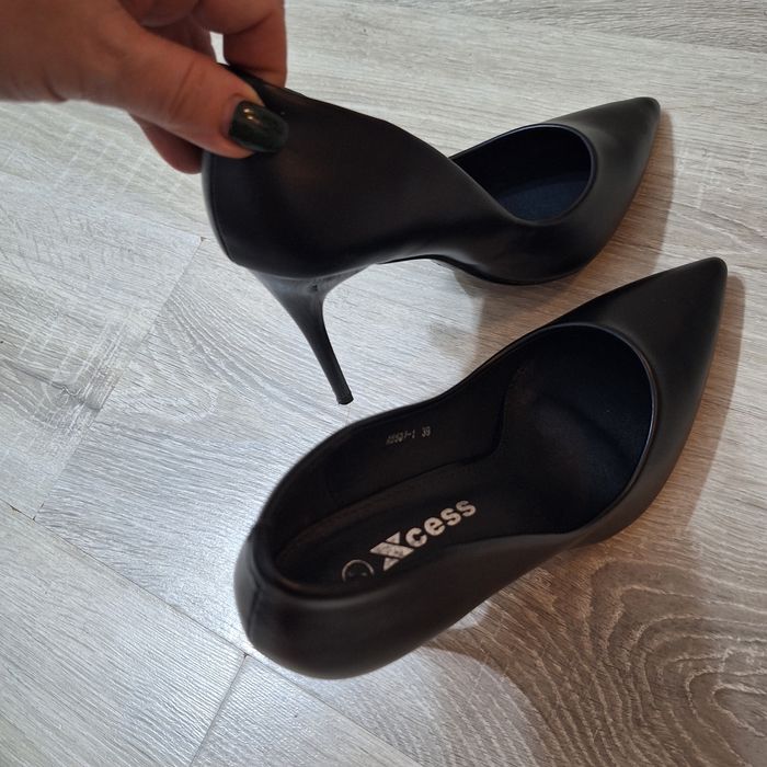 Дамски обувки с висок ток