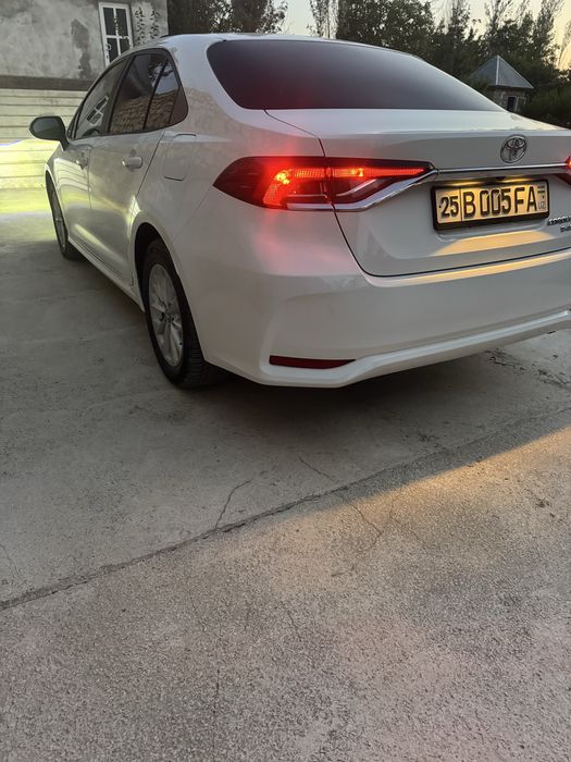 Toyotta corolla sotiladi