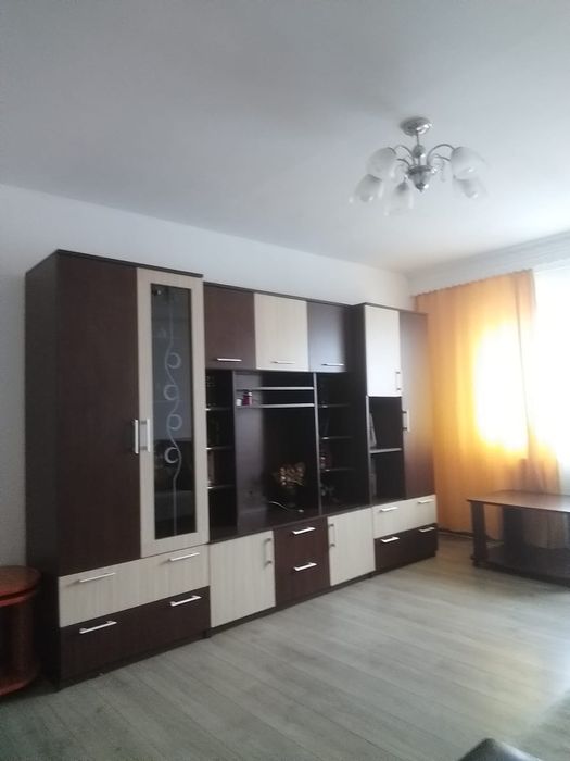 Închiriez apartament cu două camere zona Nord !