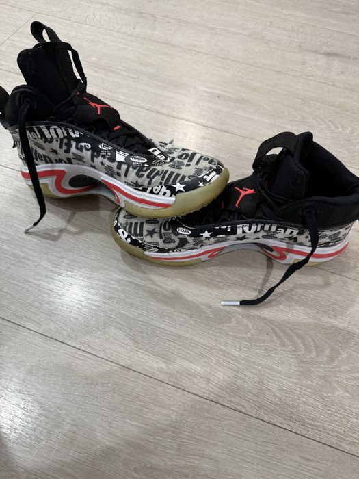 pereche de pantofi sport Air Jordan 36 "Flight School" pentru bărbați.