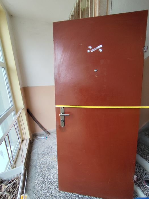 Желязна входна врата