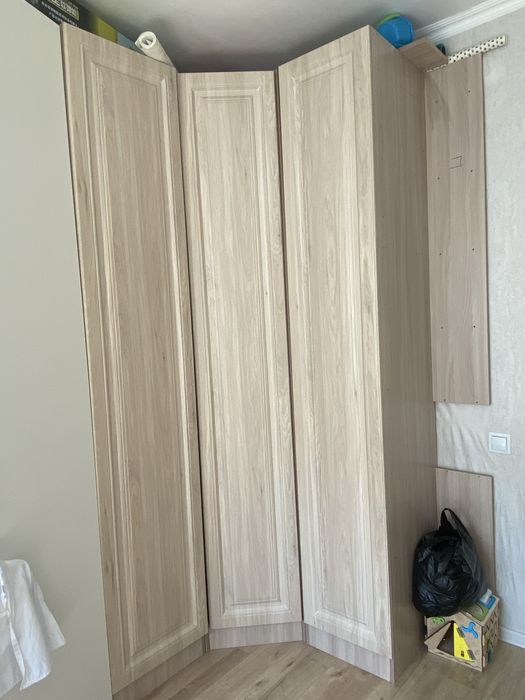 Продам угловой шкаф