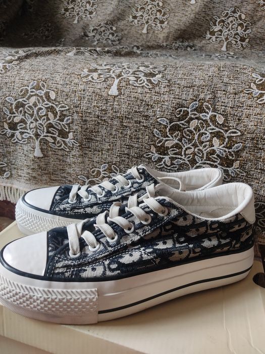 Продам лоферы и кеды под диор