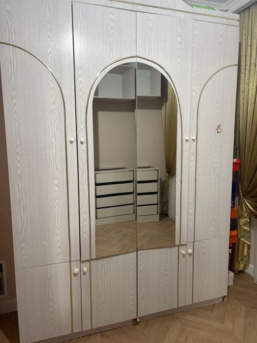 Продается шкаф.