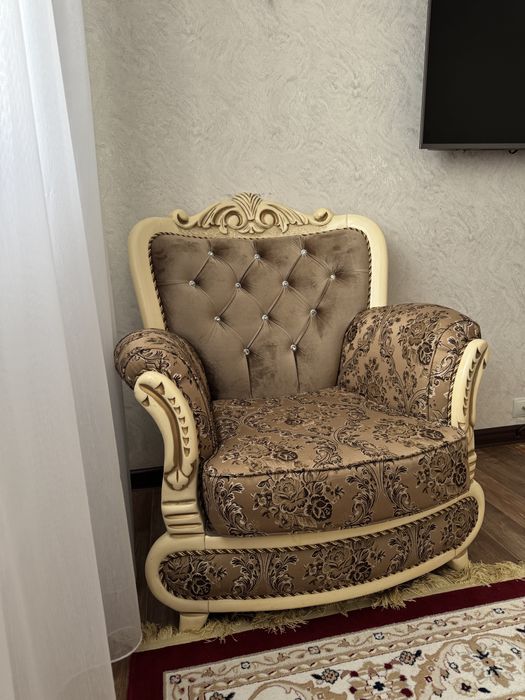 Диван и 2 кресла комплект.