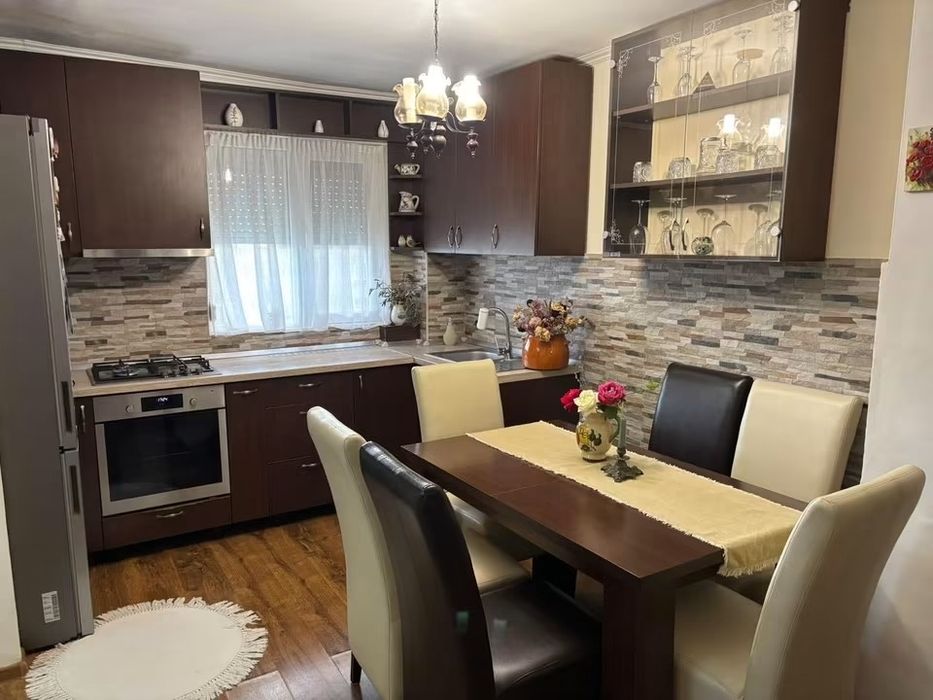 Apartament tip AN cu 3 camere si panorama deosebita-zona Nufarul,langa Colegiul National ,,Ghibu”