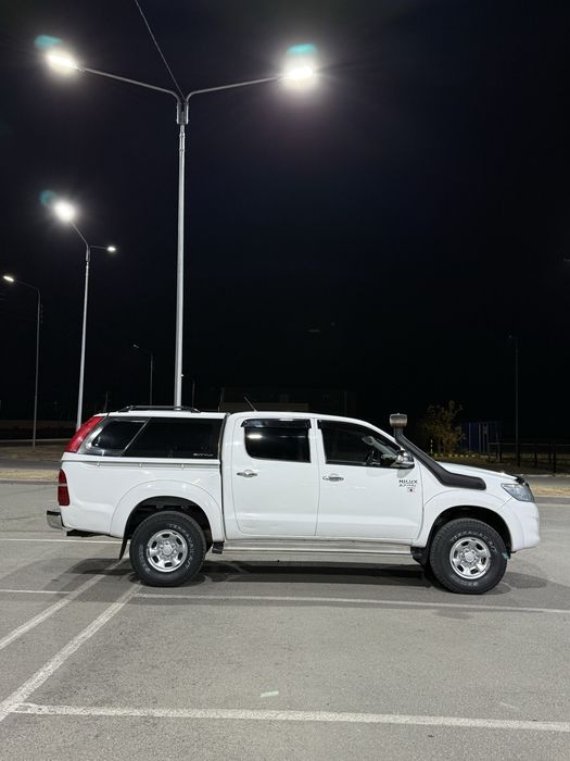 Toyota Hilux 2012 газ бензин