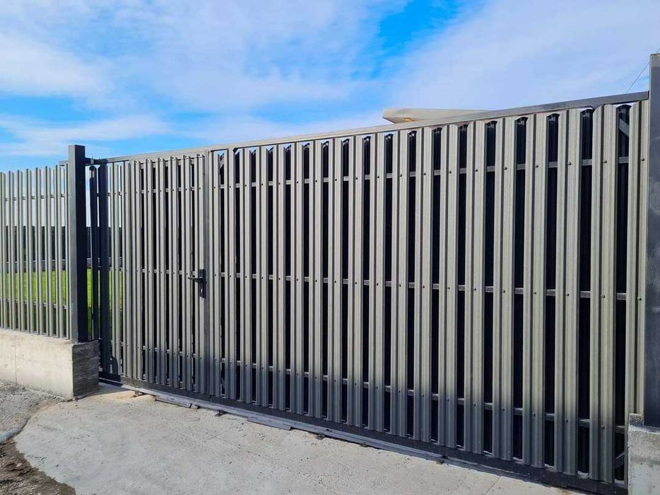 Garduri din sipca metalica si porti de diferite modele si dimensiuni