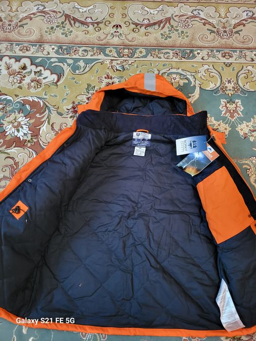 Продаётся новая зимняя куртка спец.одежда.