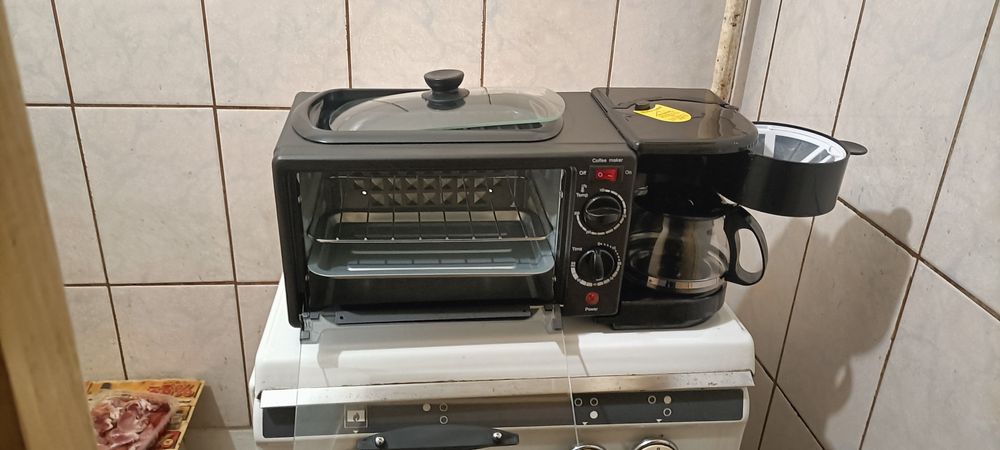Cuptor 3 in 1,,,Nou,de 2000w,Super, pentru mic dejun.