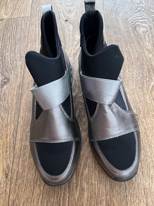 Спортивные ботинки