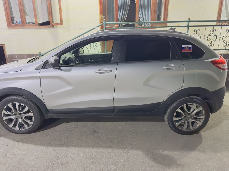 Lada x trey cross