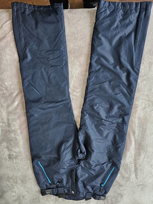 Ски панталон, тъмно син и черен.